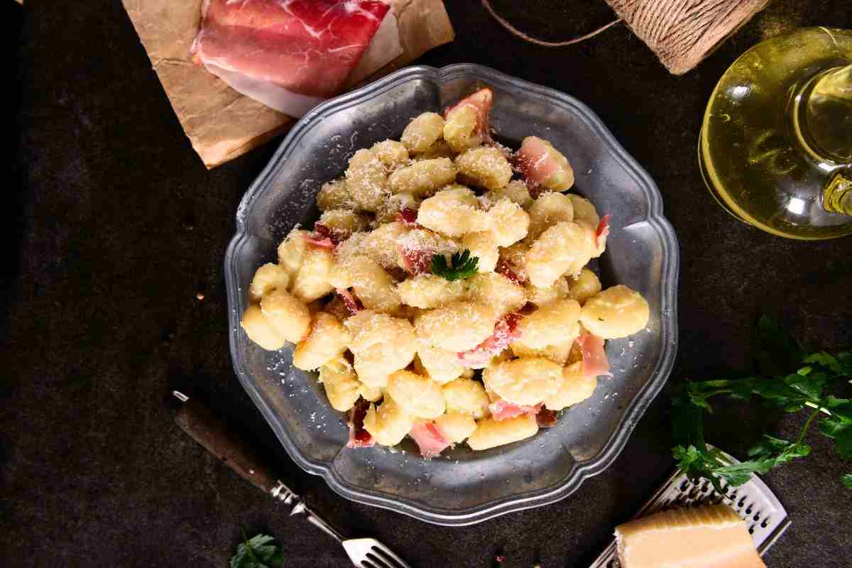 ricetta gnocchi speck stracchino