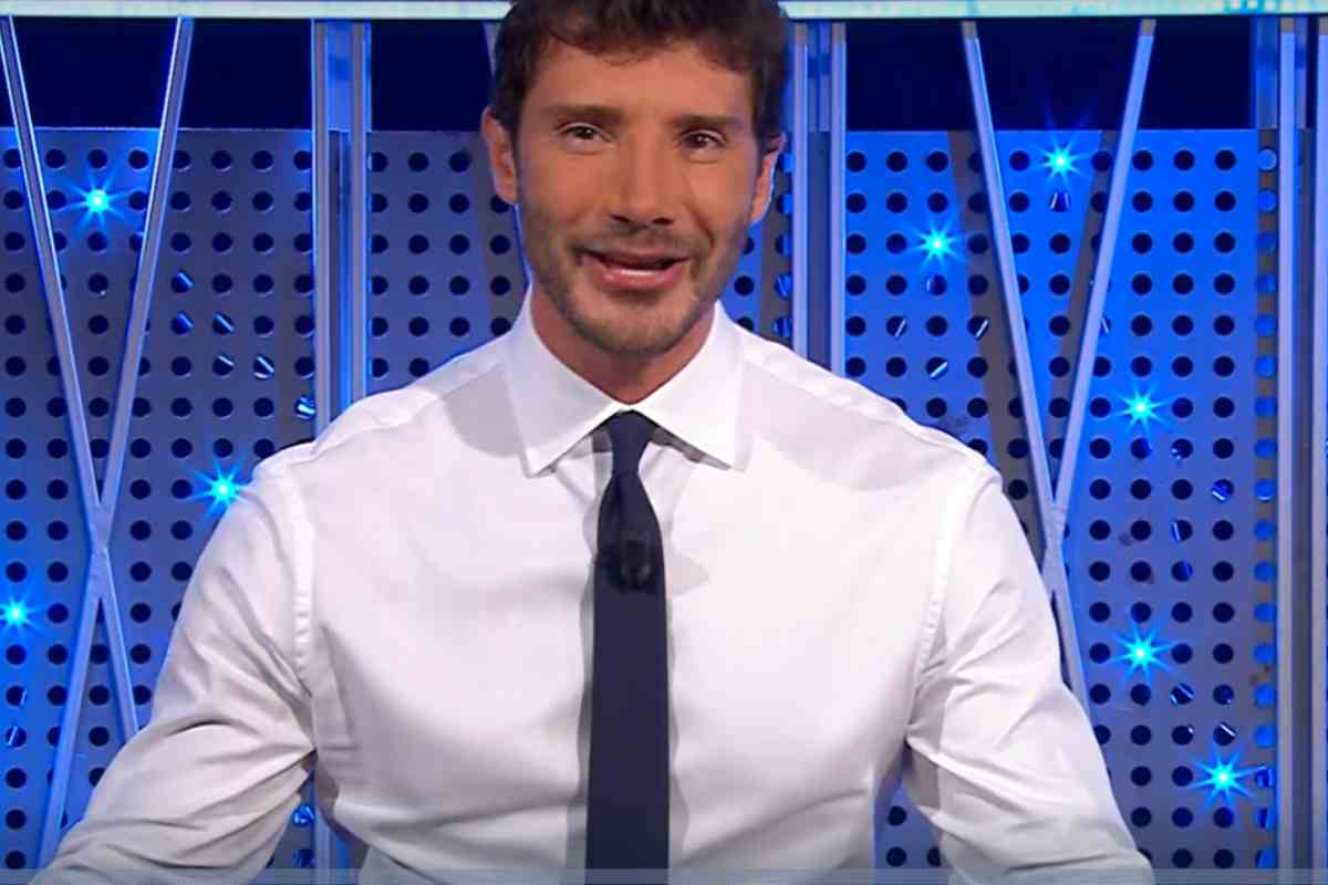 stefano de martino perché sempre vestito uguale